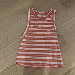 This top is great for the summer and it’s very comfy to!